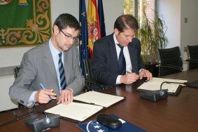 Juan Avila y Oscar Martín firman el convenio de colaboración